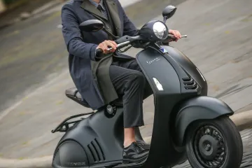 GIORGIO ARMANI &amp; PIAGGIO: Udružili snage i napravili ovu predivnu Vespu 946 Emporio Armani