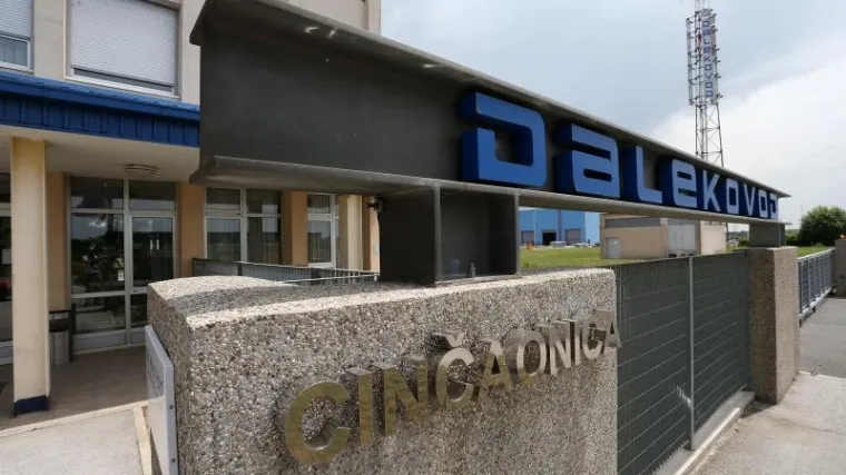 Radnike poprskao vrući cink, izgrizao im odijela