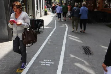 Ovisnici o mobitelima dobili vlastitu pješačku stazu