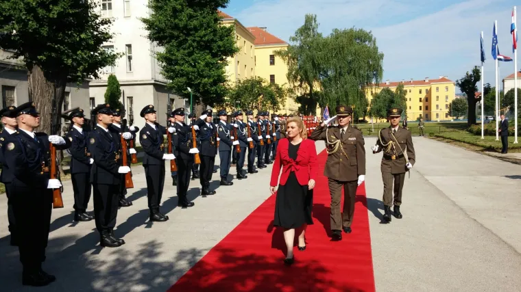 Predsjednica: 'Smanjenje vojnog budžeta također utječe na sigurnost Hrvatske'