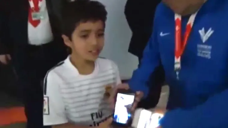 Ovo je jako emocionalno doživio: dječak upoznao Jamesa Rodrigueza pa se od sreće rasplakao