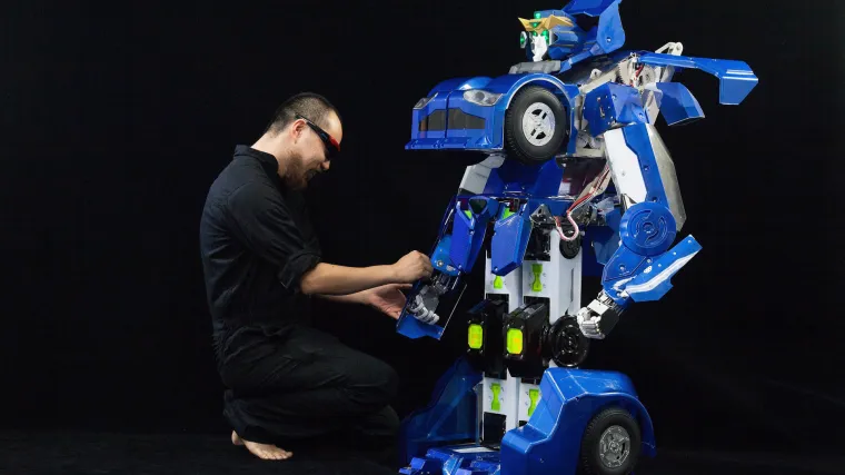 Japanci razvijaju Transformera - humanoidnog robota koji se pretvara u vozilo