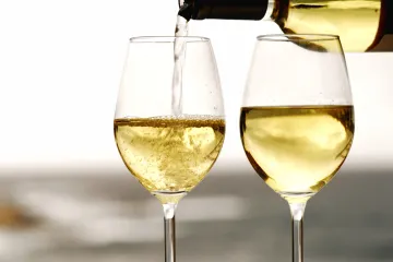 Poslužili mu deterdžent umjesto bijelog vina