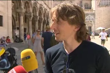 Luka Modrić s obitelji stigao u Dubrovnik: 'Puno sam bolje, bit ću spreman do priprema'