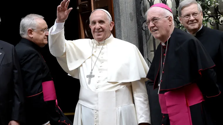 Papa Franjo se pomolio pred torinskim platnom - podsjetnikom na Isusove patnje