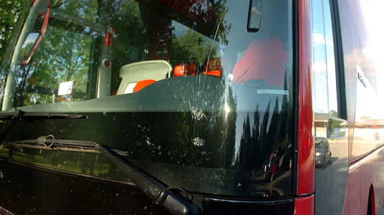 Na Bregani uhićena dva Hrvata: kamenovali autobus Crvene Zvezde