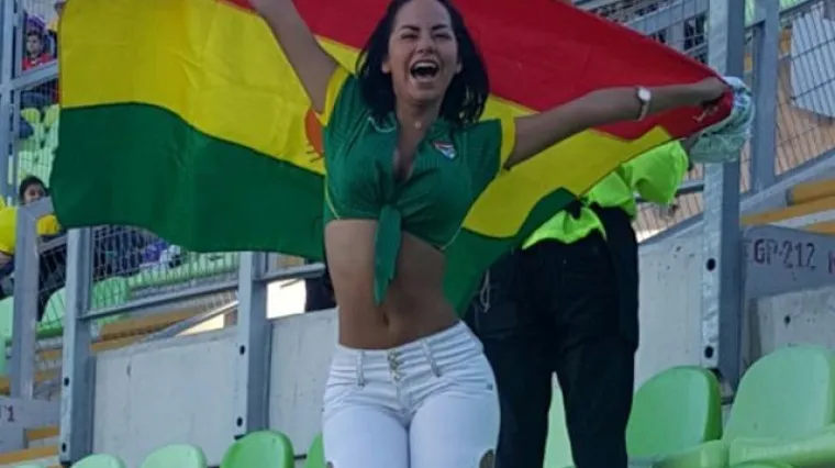 Seksi navijačica Bolivije žari i pali na Copa Americi