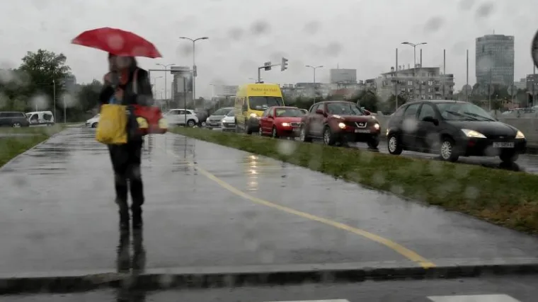 Od prijepodneva porast naoblake, popodne veći dio zemlje s pljuskovima i grmljavinom