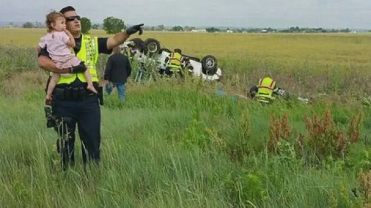 Upoznajte policajca koji je raznježio svijet utje&scaron;iv&scaron;i curicu koja je upravo izgubila tatu!