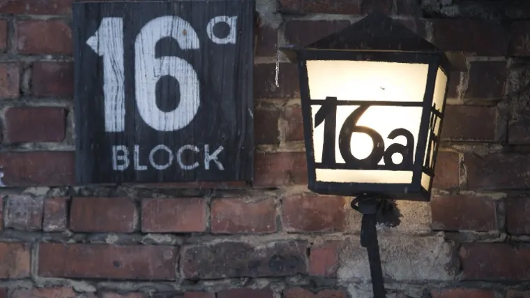 Krali po Auschwitzu: Zbog komadića britve, žlice i dugmadi prijeti im deset godina zatvora