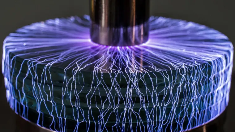 Tesline iskre i minijaturne oluje