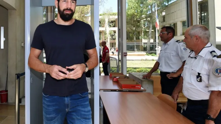 "Gospodine Karabatiću, vi ste razmaženo deri&scaron;te!"