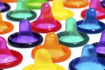 Srednjoškolci napravili kondom koji mijenja boju kod doticaja sa spolnim bolestima