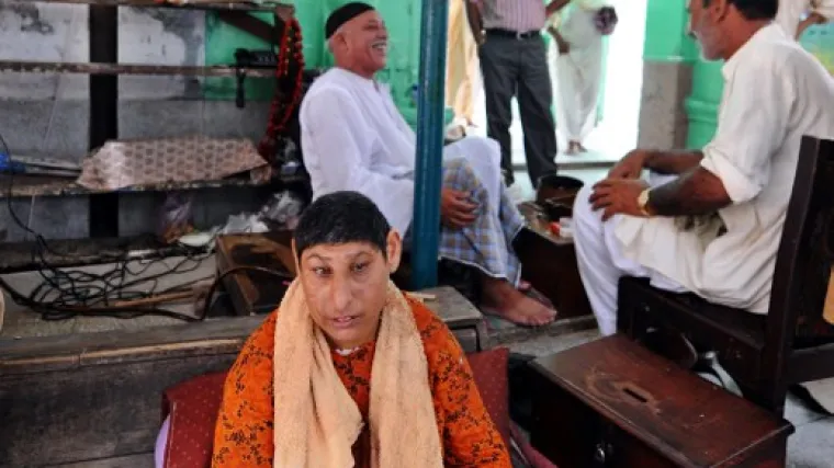 DJECA-ŠTAKORI Bebama stišću glave i potom ih deformirane prodaju kao prosjake