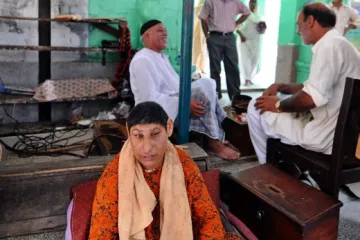 DJECA-ŠTAKORI Bebama stišću glave i potom ih deformirane prodaju kao prosjake