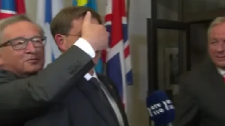 Juncker se za vrijeme presice pri&scaron;uljao Ceraru i pokrio mu oči: 'To je ponižavajuće pona&scaron;anje'