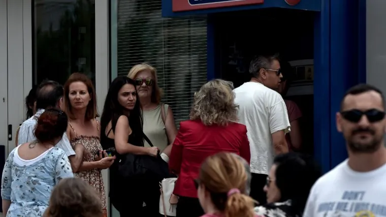 Referendum 5. srpnja, građani u panici prazne bankomate