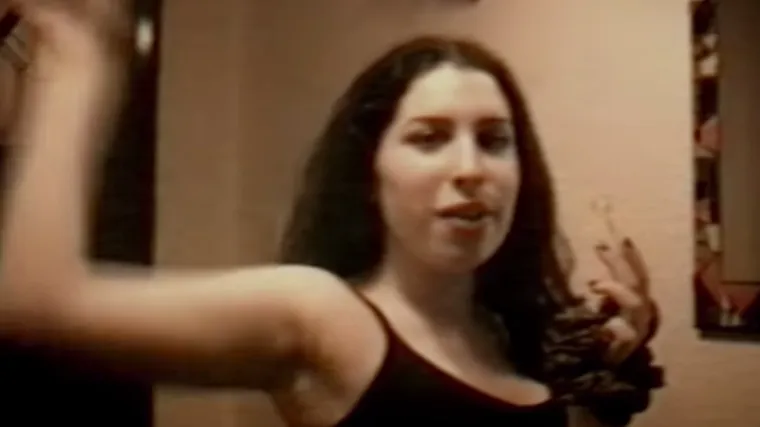 Pogledajte kako Amy Whinehouse pjeva prijatelju "Sretan rođendan"
