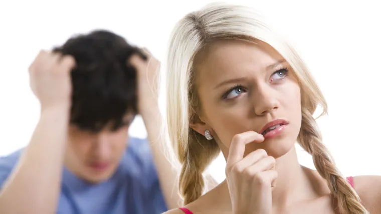 Ovih 12 stvari nikada ne biste trebali pitati frajera koji vas voli