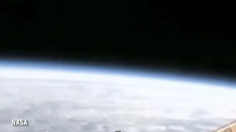 NLO-i napuštaju Zemlju