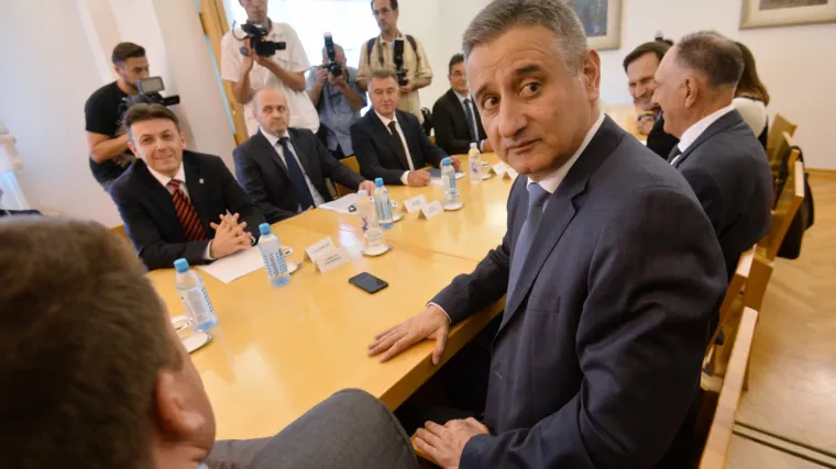 Karamarko: 'Zadužili su nas za 100 milijardi kuna, a iz zemlje je iselilo 100.000 građana'