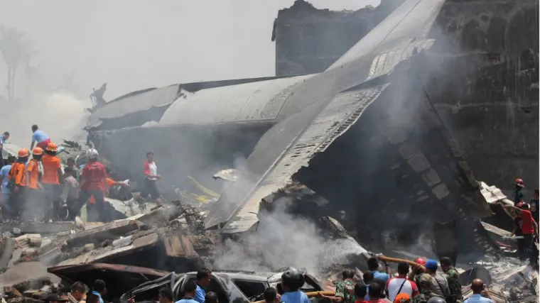 Broj stradalih u padu vojnog zrakoplova se popeo na 142 mrtvih