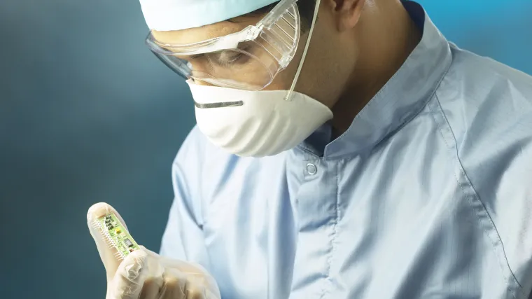 Mama, ugradio sam si mikročip!