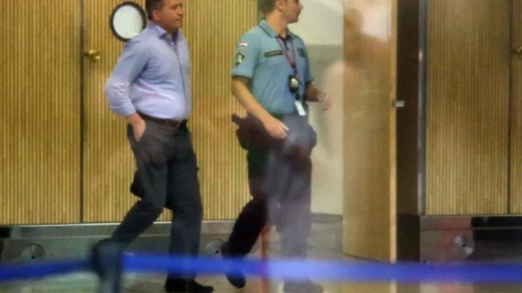 U zračnoj luci ga dočekala policija i odvela na razgovor