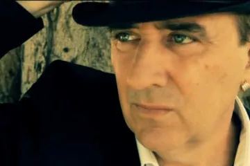 Mladen Grdović se s novim singlom 'Nek se čuje pjesma s Jadrana' sprema za Splitski festival