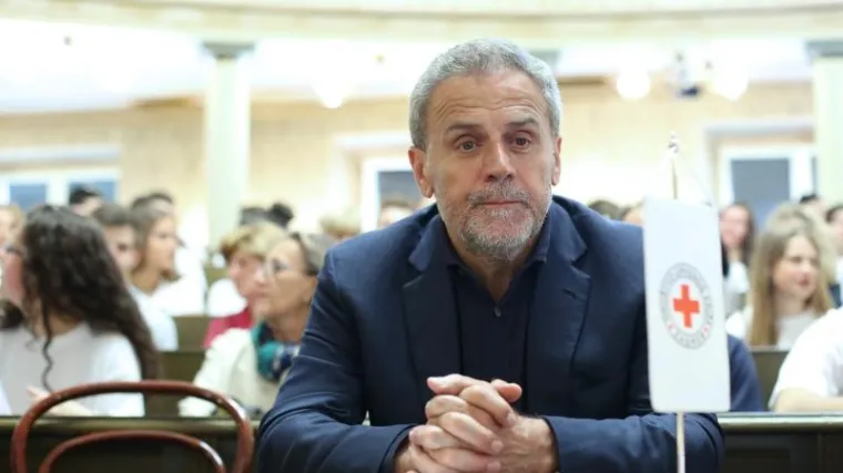 "Bio je prvi u tri stvari"