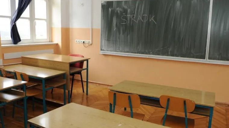 Zbog komentara na Facebooku maturantice pozvane na razgovor u policiju