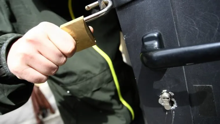 Uhvatila lopova i čekala policiju