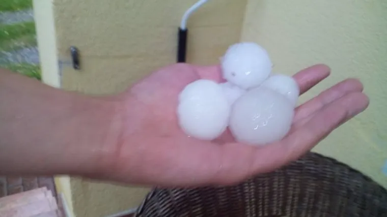 Najavljeno nevrijeme stiglo u Međimurje gdje je padala tuča veličine &scaron;ake!