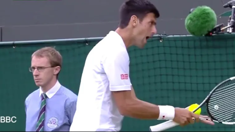 Britanci uperili prst u živčanog Đokovića: rasplakao skupljačicu loptica svojim pona&scaron;anjem