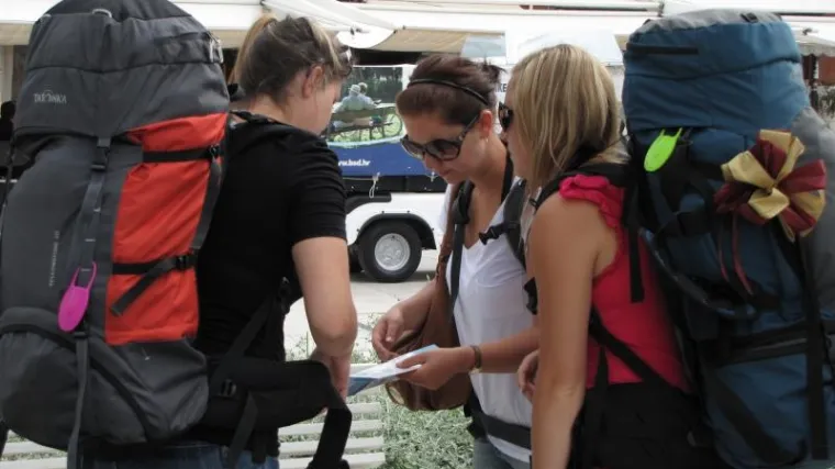 Gasi se pola turističkih zajednica!