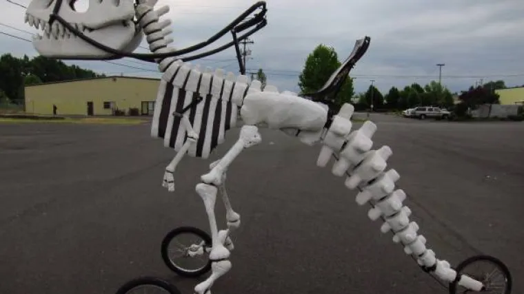 OVO ŽELIMO! Ogroman funkcionalni bicikl u obliku T-Rex kostura