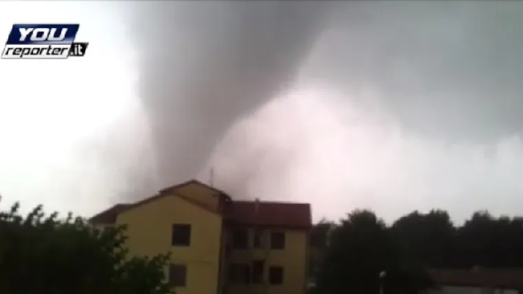 Jedna osoba poginula, deseci ranjeni, uni&scaron;teni domovi...