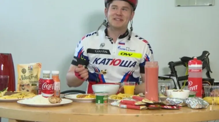 Evo &scaron;to se dogodi kad poku&scaron;ate jesti koliko i bicklisti!