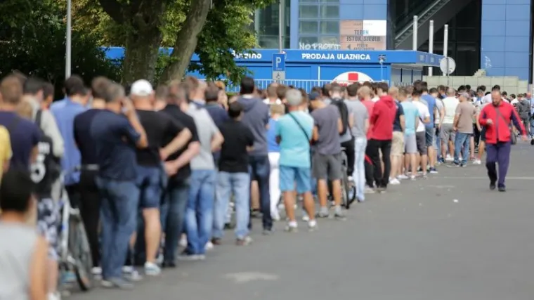 Prodano 18.000 ulaznica za derbi na Maksimiru: jo&scaron; ima karata, i dalje redovi