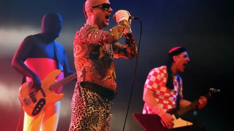 Sviraj ne&scaron;to narodno, pona&scaron;aj se prirodno!