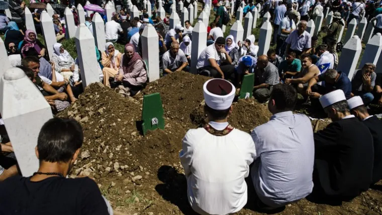 'Vučića je napala neka ljudska fukara koja nema veze s ovim svetim mjestom'