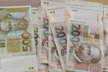 Lokalni dužnosnici ostaju bez božićnica i regresa