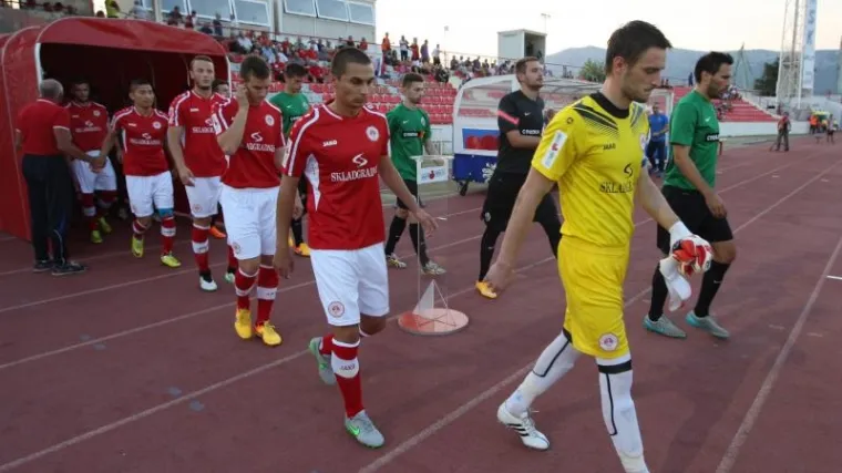 Bježeći pred policijom utrčao na stadion!
