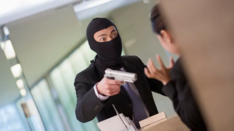 Maskirani i naoružani napadači upali u redakciju Hrvatskog tjednika i ukrali nekoliko tisuća kuna