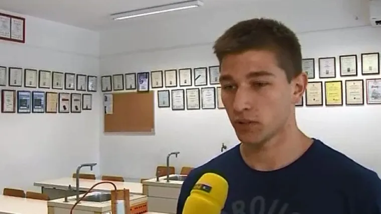 S profesorom se kladio da će državnu maturu rije&scaron;iti sa 100 posto: 'Ivan je junak na&scaron;eg doba!'