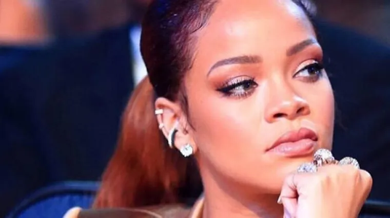 Luđak progoni Rihannu na Twitteru