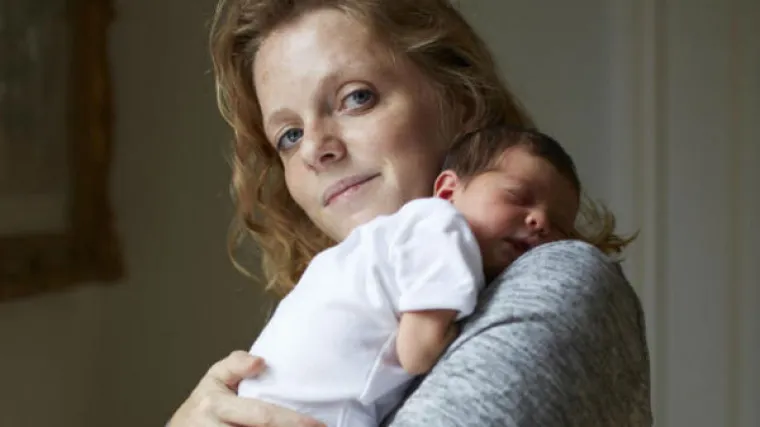 Dirljive fotografije novih majki i njihove djece prvog dana majčinstva