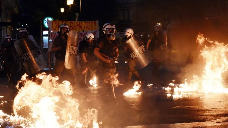 Žestok sukob prosvjednika i policije
