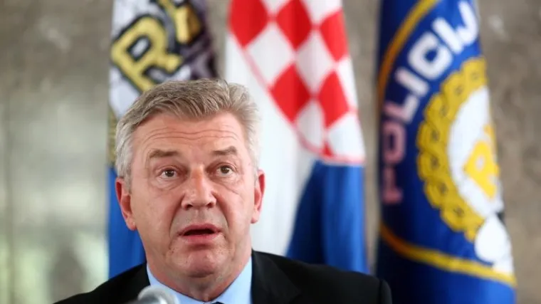 Ostojić najavio moguće raspisivanje nagrade za informacije o crtačima svastike na Poljudu