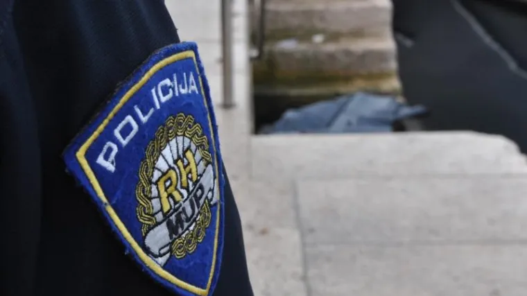 Susjeda polila vodom pijane izgrednike, oni joj urinirali po vratima